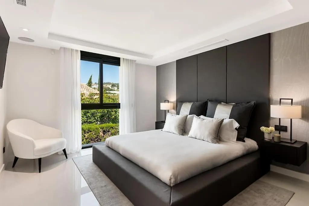 Villa Oak - 6-Bedroom Villa With Cinema Room And Pool Marbella