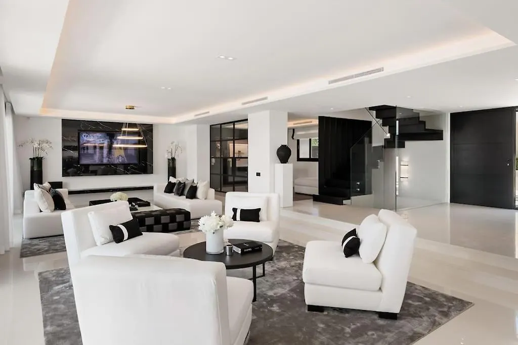 Villa Oak - 6-Bedroom Villa With Cinema Room And Pool Marbella Spain