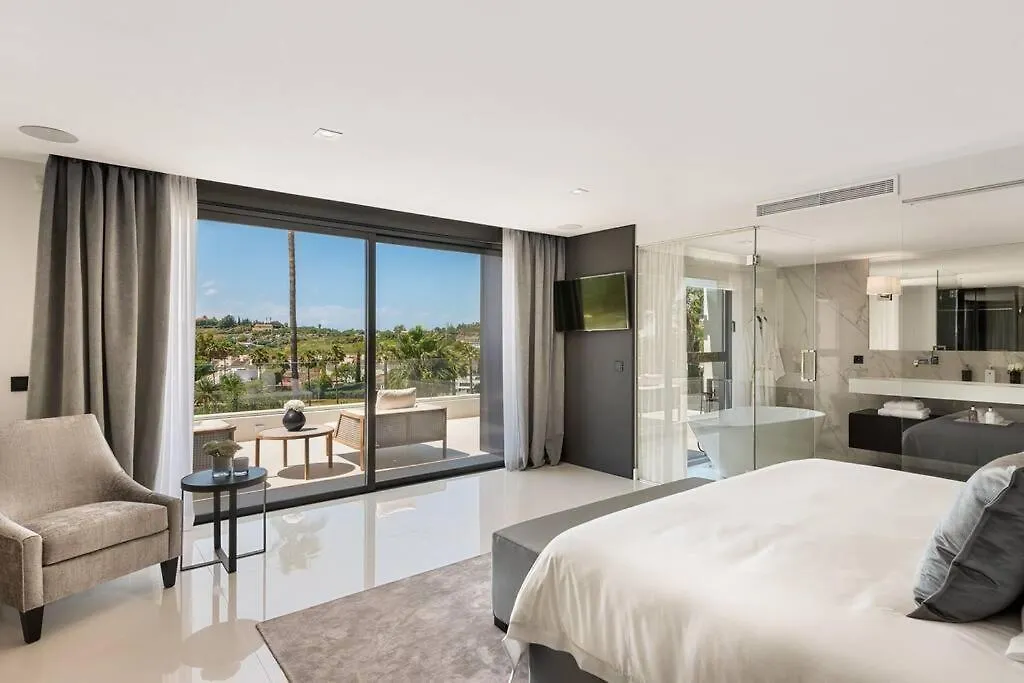 Villa Oak - 6-Bedroom Villa With Cinema Room And Pool Marbella