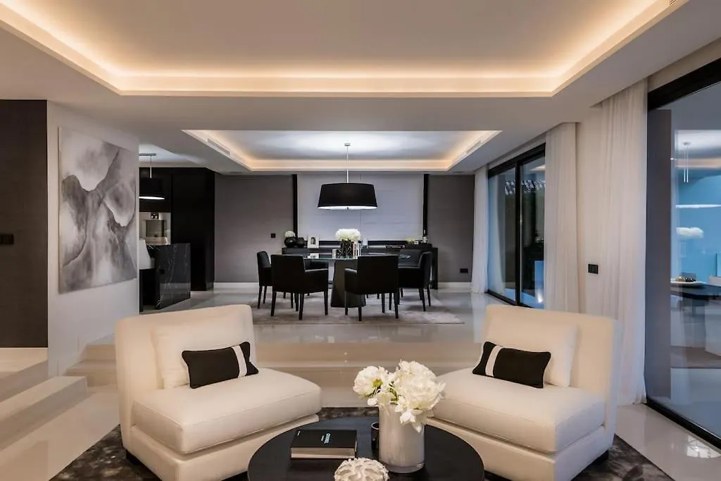 Villa Oak - 6-Bedroom Villa With Cinema Room And Pool Marbella