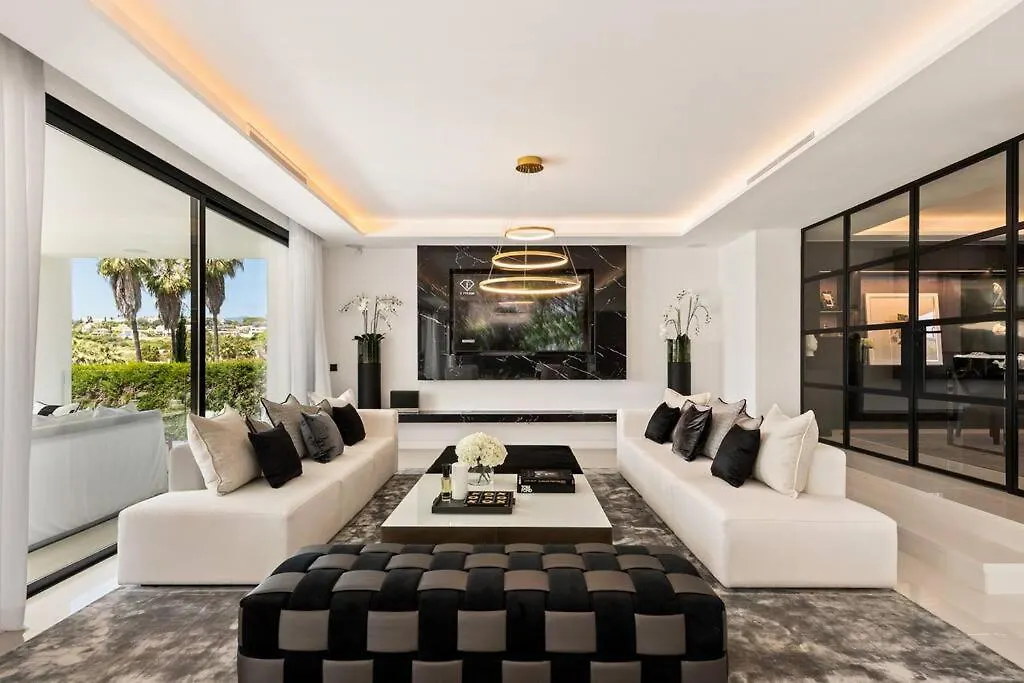 Villa Oak - 6-Bedroom Villa With Cinema Room And Pool Marbella
