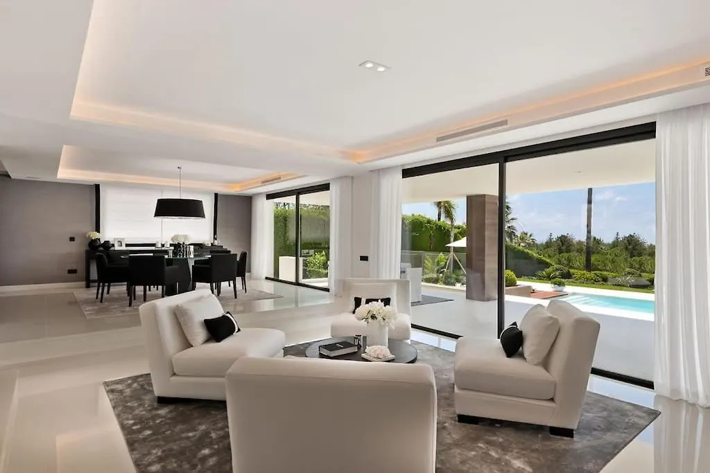 Villa Oak - 6-Bedroom Villa With Cinema Room And Pool Marbella