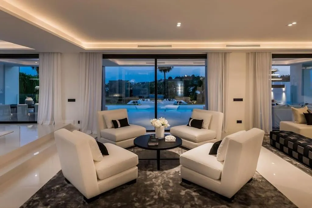 Villa Oak - 6-Bedroom Villa With Cinema Room And Pool Marbella