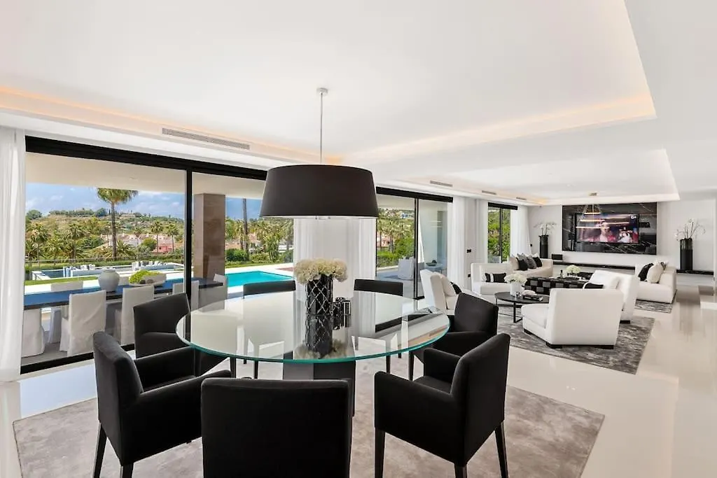 Villa Oak - 6-Bedroom Villa With Cinema Room And Pool Marbella